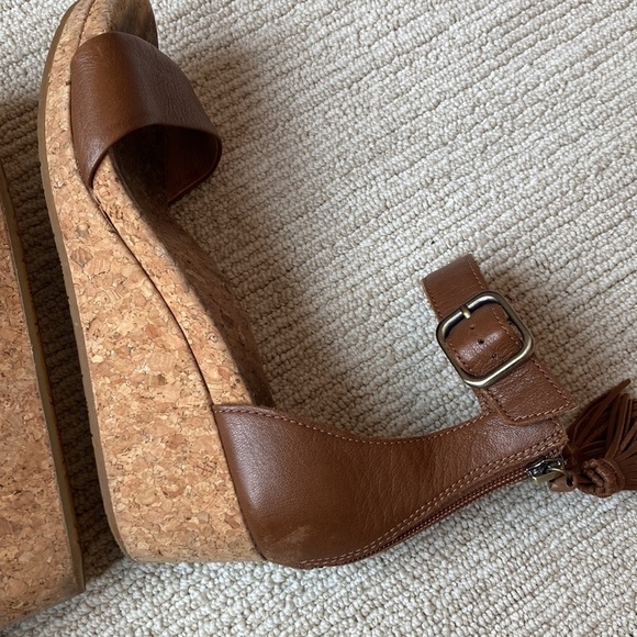 Ugg Zoe Wedge Sandal - Picture 8 of 10